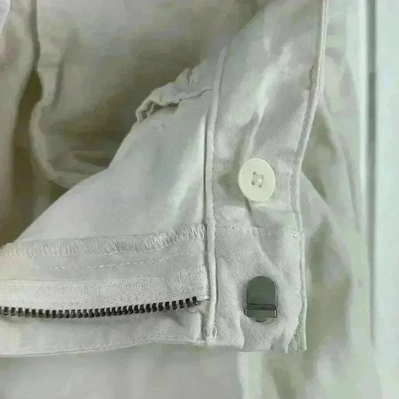 GAP Women’s Wide Leg Cream Pleated Khakis Pants 29” inseam with double enclosure - Picture 8 of 10